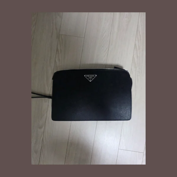 프라다 사피아노 클러치 2VF056